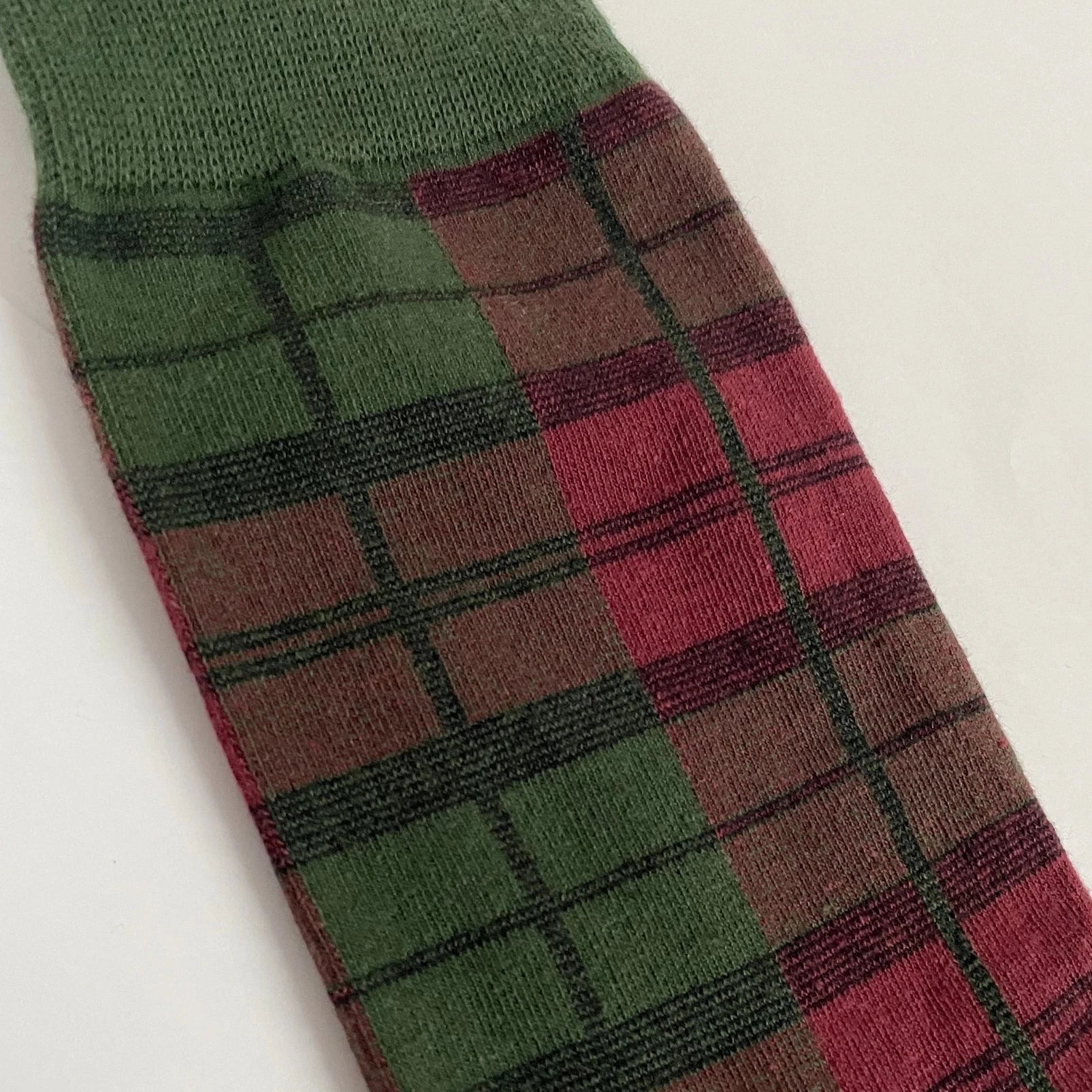 lindsay clan cotton tartan socks close up